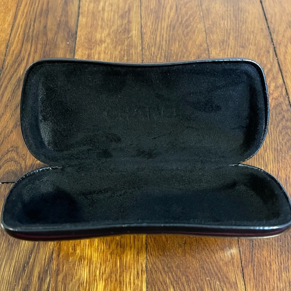 Beautiful Eyeglass Case. Good Condition - Picture 3 of 4
